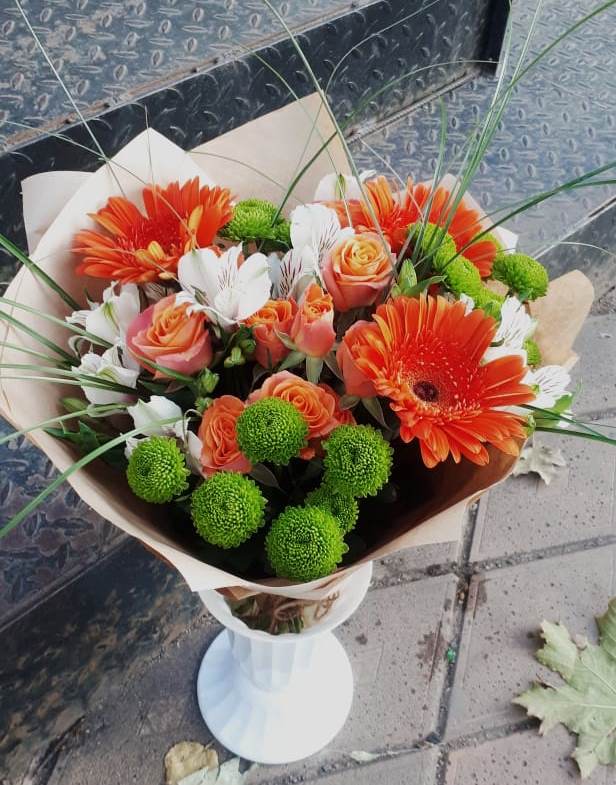 Букет цветов из: Герберы, Хризантемы, Альстромерии и Розы в Зеленодольске