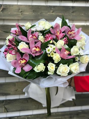 Букет цветов из: Розы и Хризантемы в Зеленодольске
