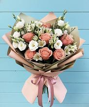Букет цветов из:  Розы, Альстромерии и Лизиантусы в Зеленодольске