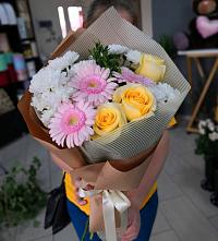 Букет цветов из:  Герберы, Розы и Хризантемы в Зеленодольске