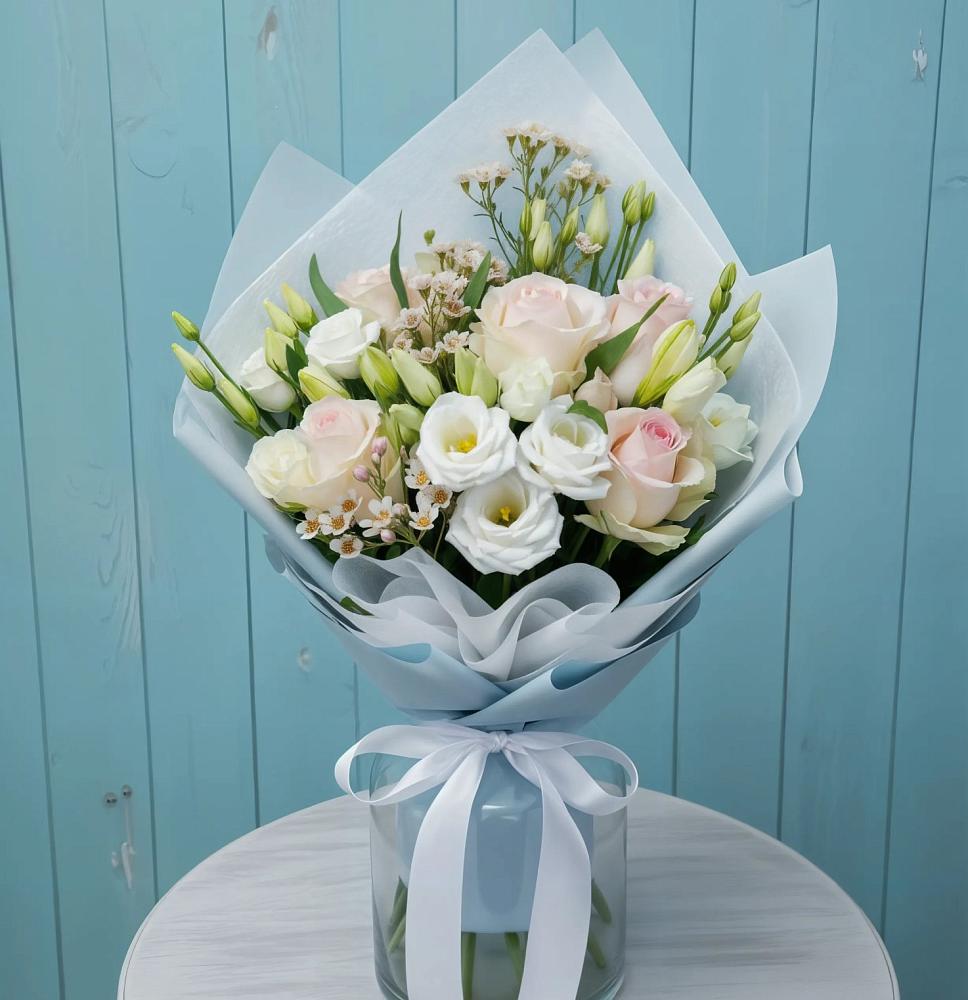 Букет цветов из: Розы и Лизиантусы в Зеленодольске