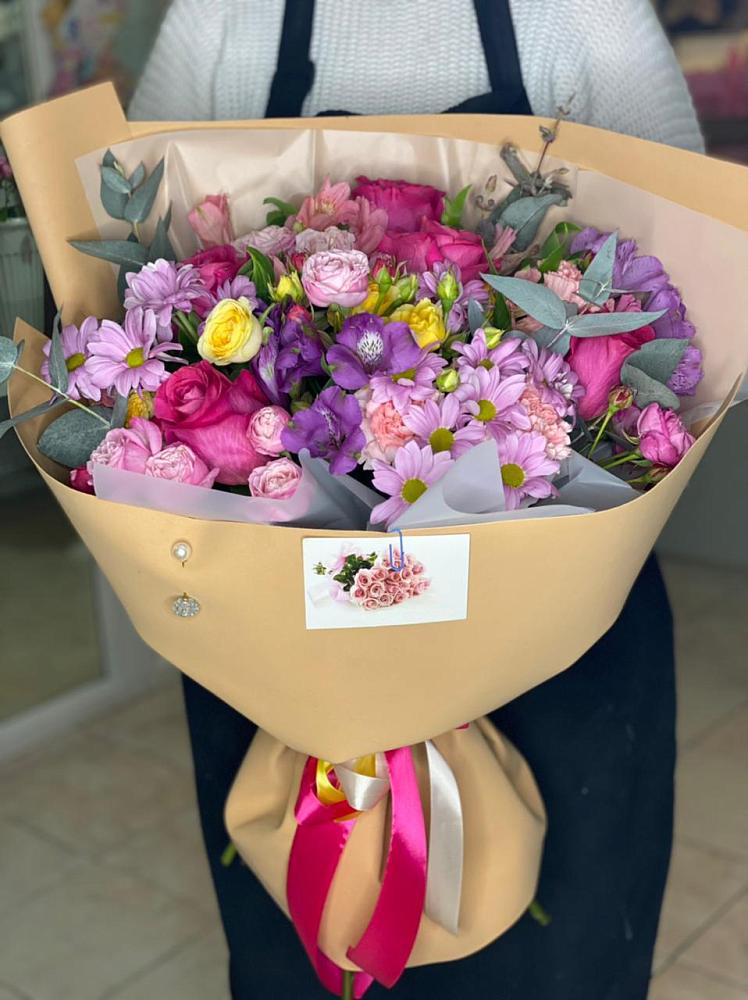 Букет цветов из: Хризантемы, Гвоздики и Альстромерии в Зеленодольске