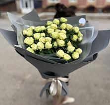 Букет Белые кустовые розы Солинеро в Зеленодольске
