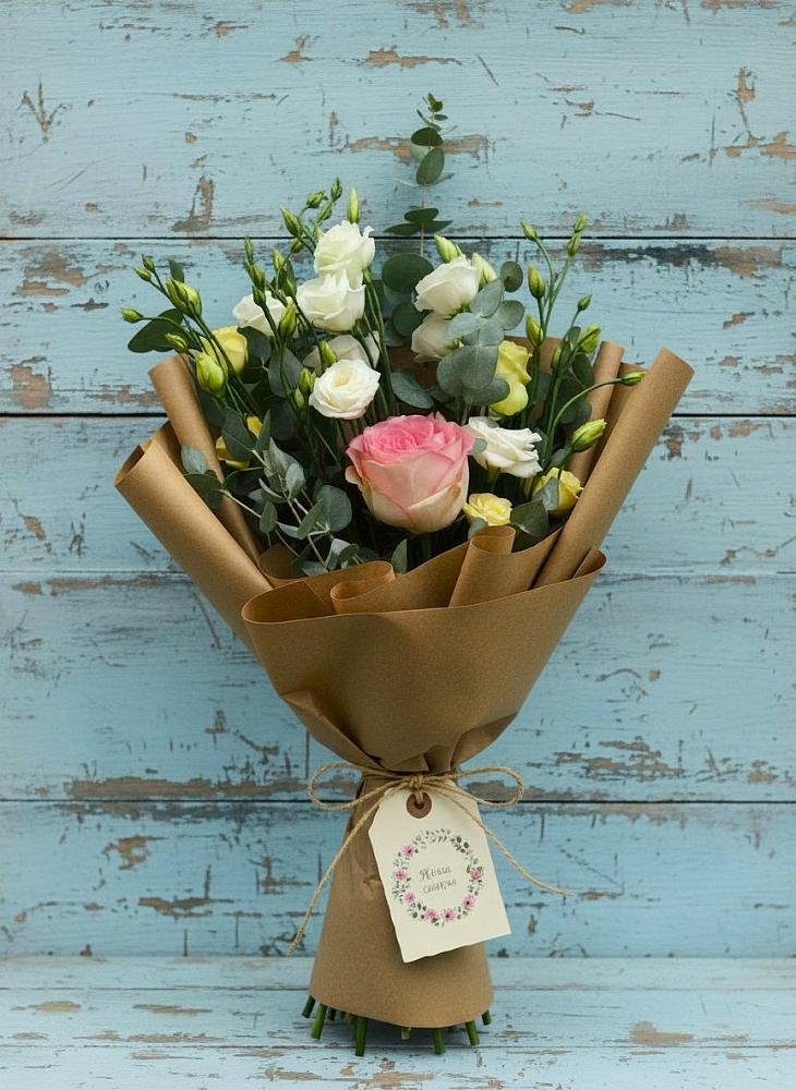 Букет цветов из: Розы и Лизиантусы в Зеленодольске