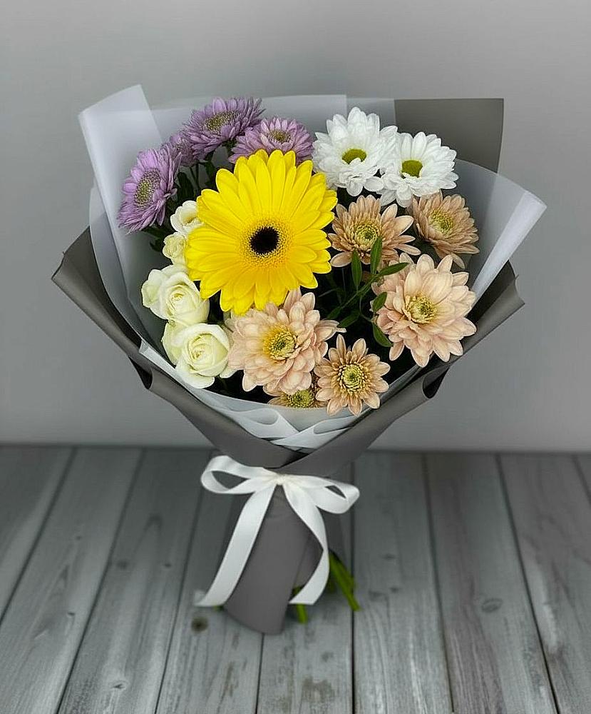 Букет цветов из: Розы, Герберы и Хризантемы в Зеленодольске