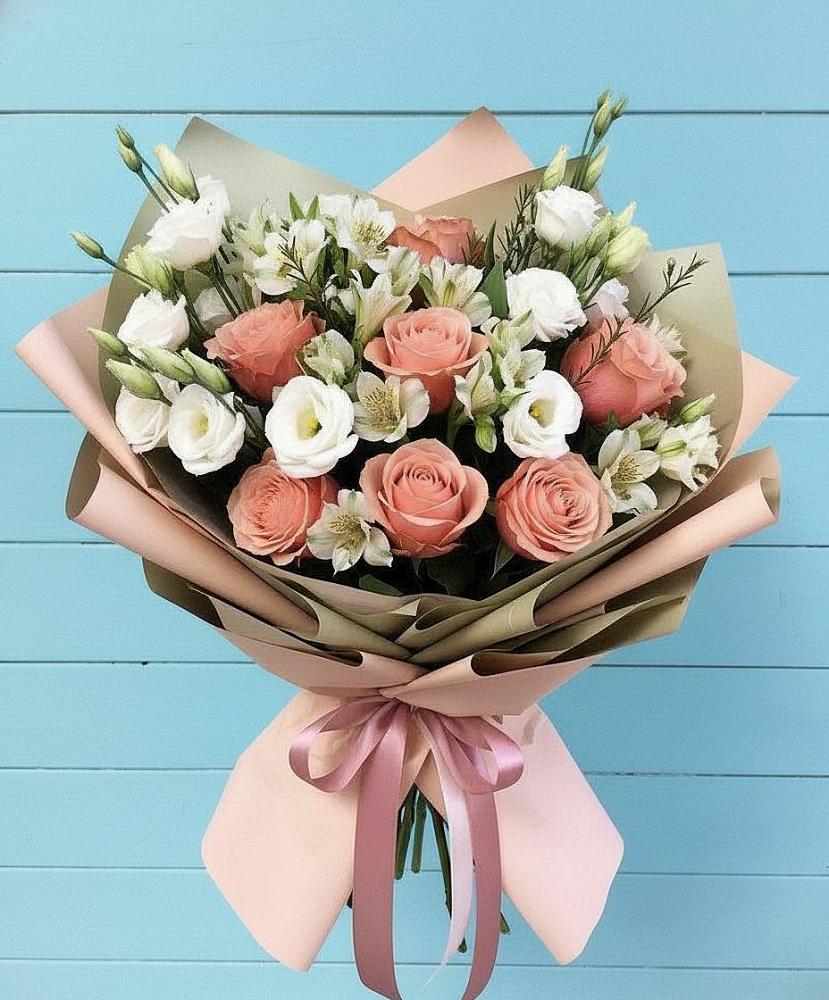 Букет цветов из: Розы, Альстромерии и Лизиантусы в Зеленодольске