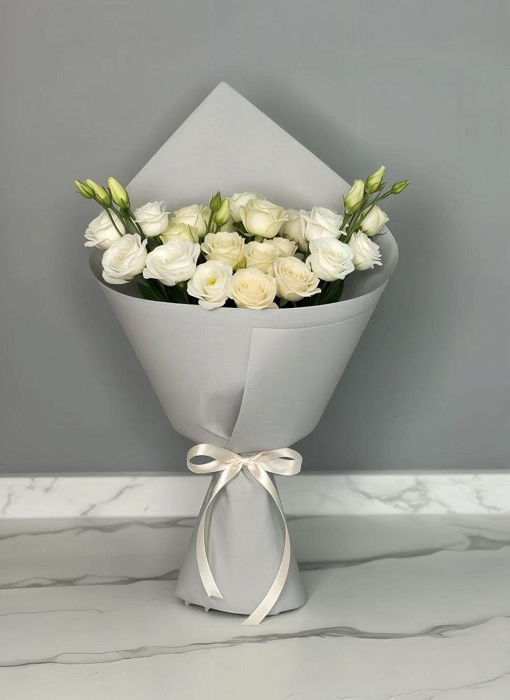 Букет цветов из: Розы и Лизиантусы в Зеленодольске