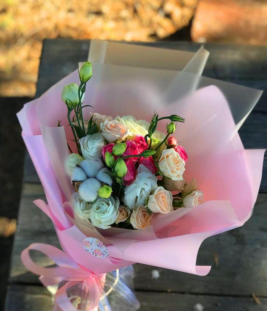 Букет цветов из: Розы и Лизиантусы в Зеленодольске