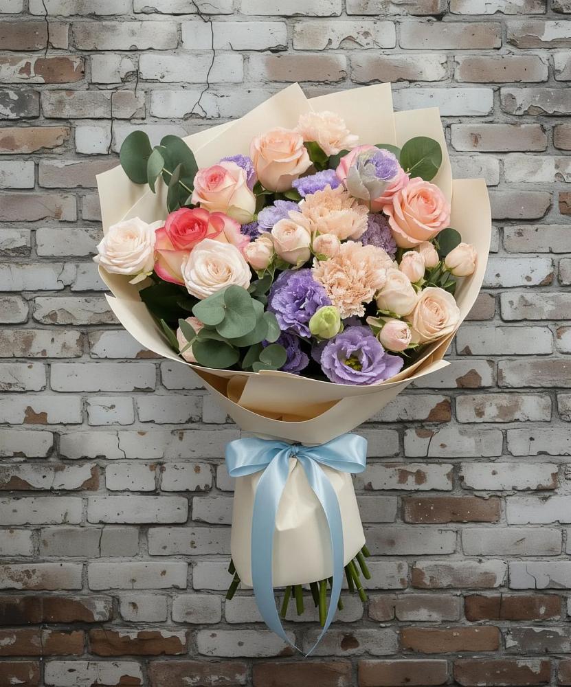 Букет цветов из: Розы, Лизиантусы и Гвоздики в Зеленодольске