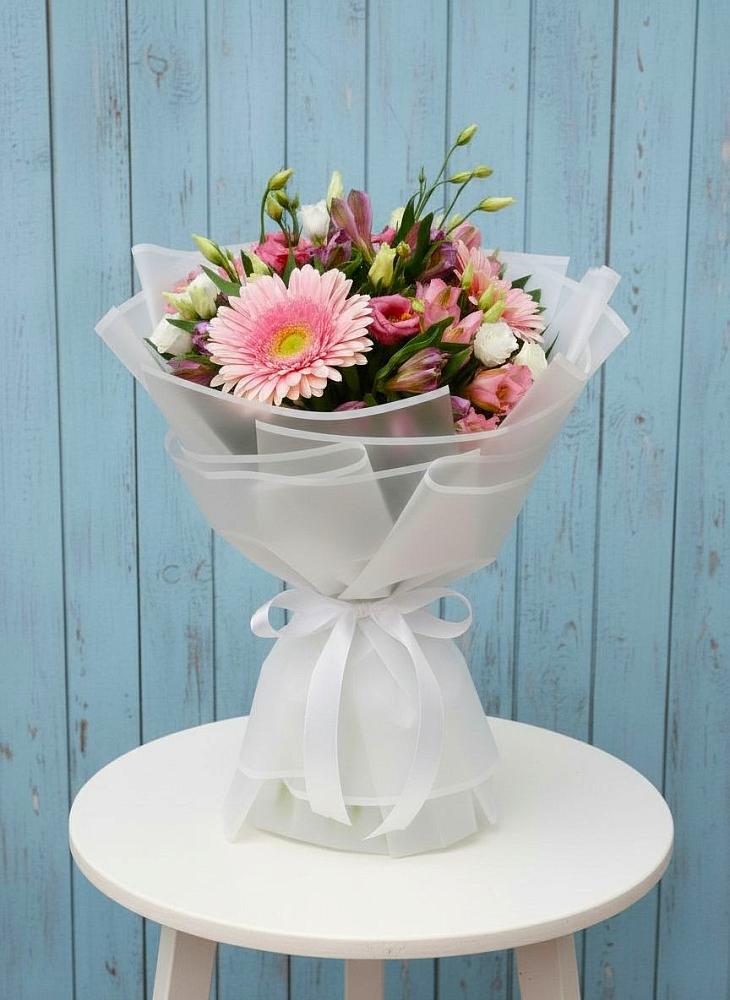 Букет цветов из: Герберы, Альстромерии и Лизиантусы в Зеленодольске