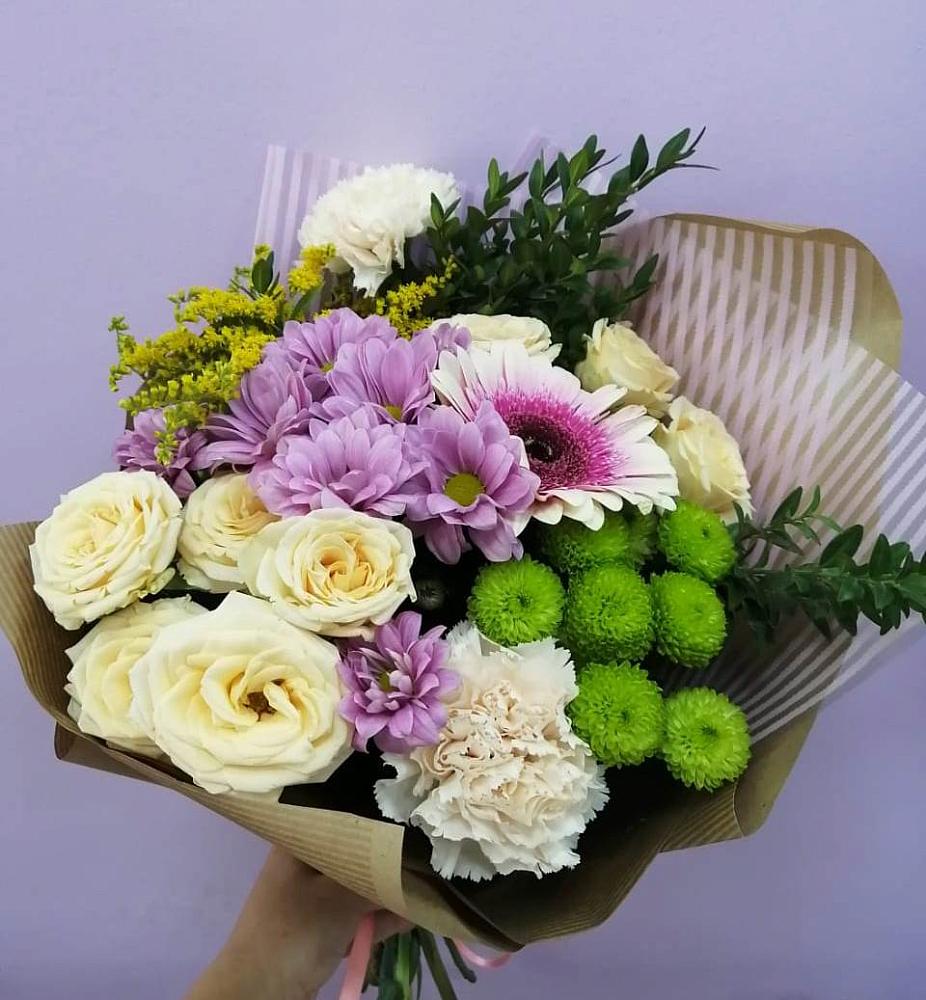 Букет цветов из: Хризантемы, Розы, Гвоздики и Герберы в Зеленодольске