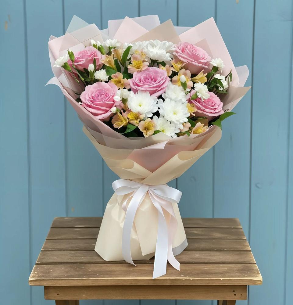 Букет цветов из: Гвоздики, Орхидеи и Розы в Зеленодольске