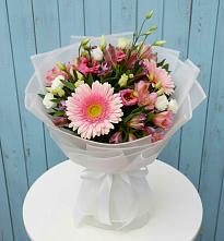 Букет цветов из:  Герберы, Альстромерии и Лизиантусы в Зеленодольске