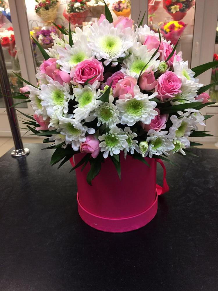 Цветочная композиция из Розы и Хризантемы в шляпной коробке в Зеленодольске