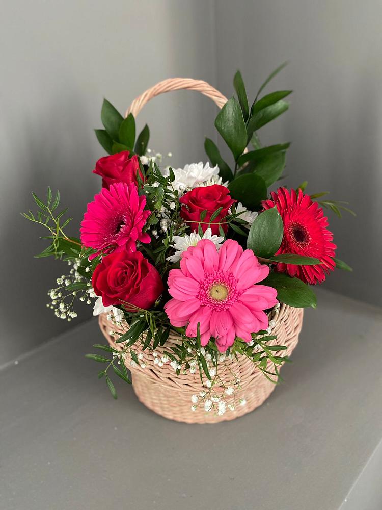 Цветочная композиция из Розы, Хризантемы и Герберы в корзине в Зеленодольске