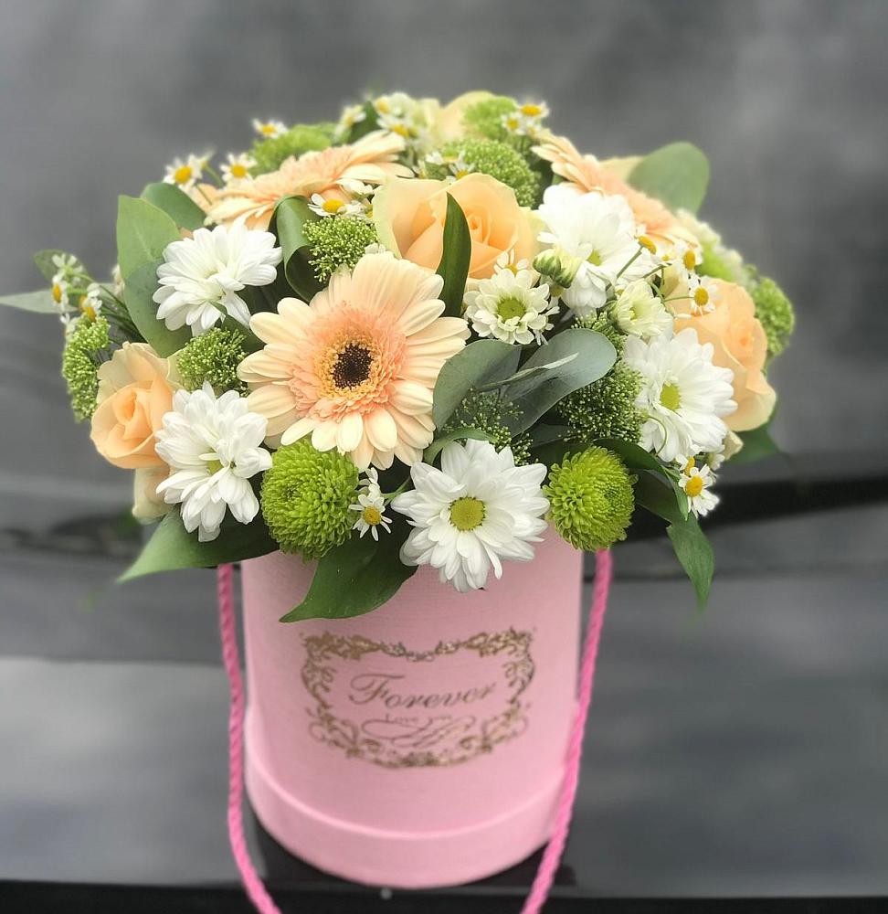 Цветочная композиция из Розы, Герберы и Хризантемы в шляпной коробке в Зеленодольске