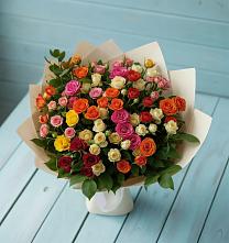 Букет Микс из разноцветных кустовых роз в Зеленодольске